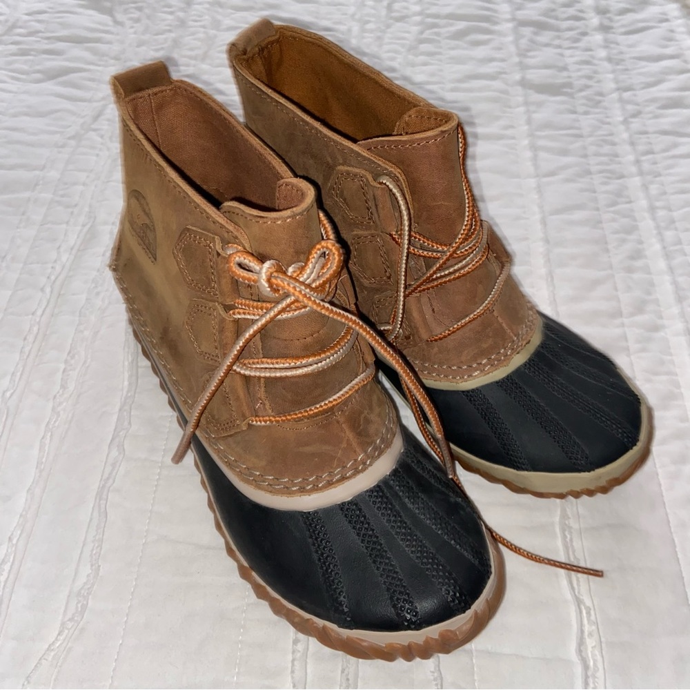 Sorel Out N About Waterproof Leather Boots women’s six excellent condition chore
